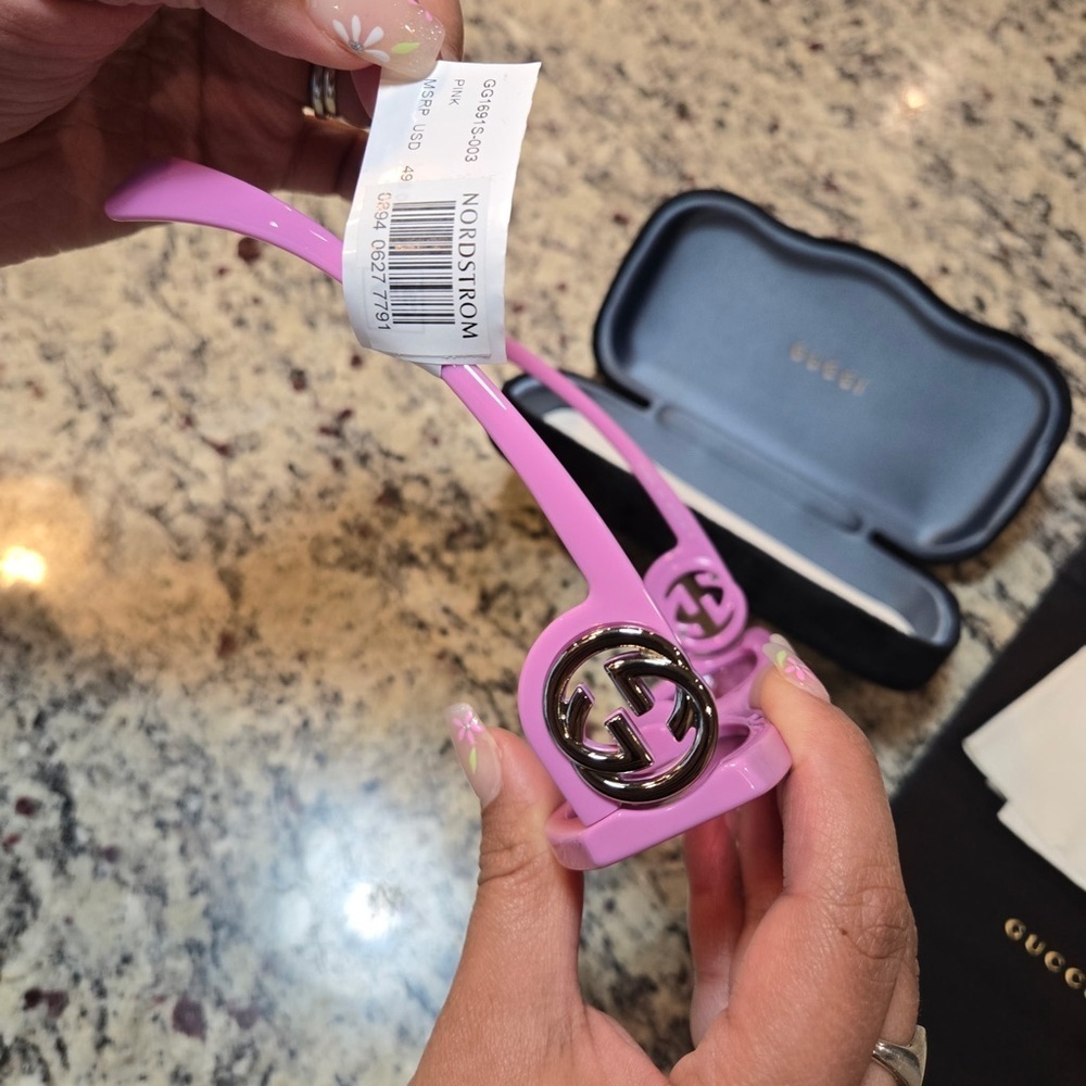 NEW Gucci Pink Oversized Sunglasses with Accessories - Picture 3 of 5